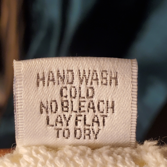 Vintage Med White Sweater Top - Picture 5 of 5